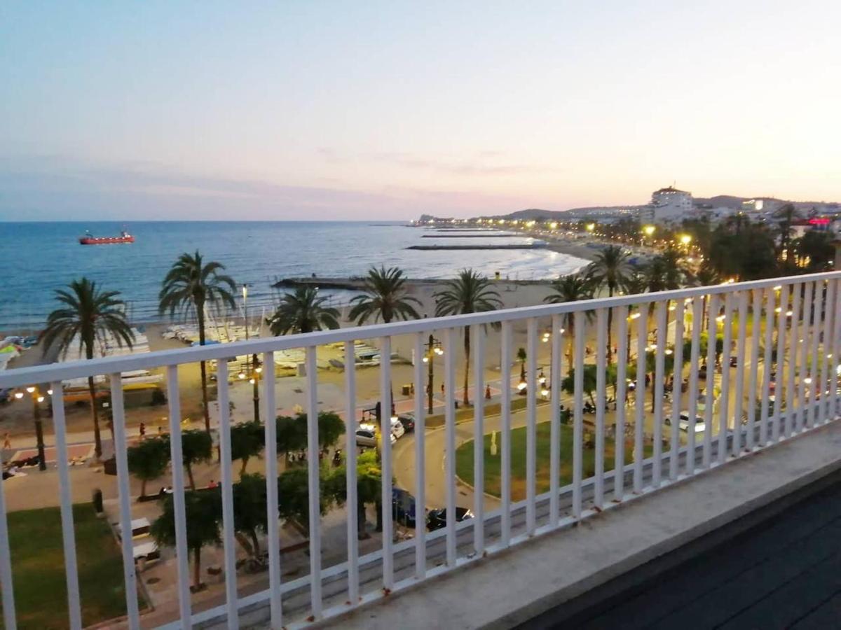 Atico Con Fantasticas Vistas Al Mar Y La Iglesia Apartment Sitges Exterior photo