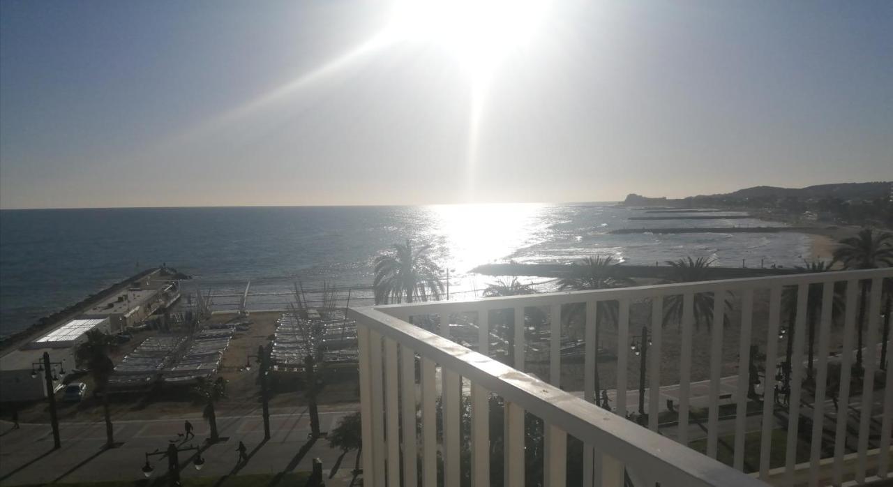 Atico Con Fantasticas Vistas Al Mar Y La Iglesia Apartment Sitges Exterior photo