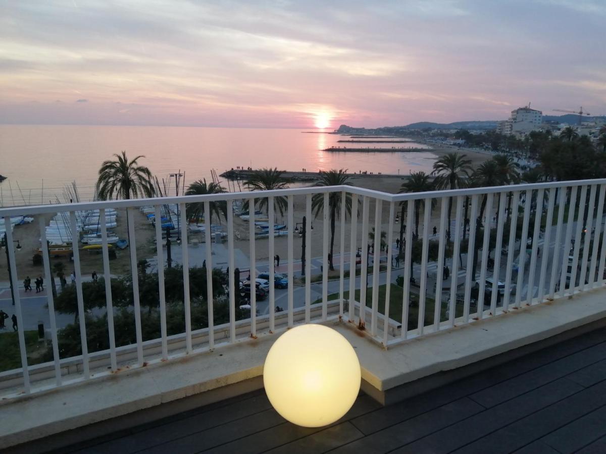 Atico Con Fantasticas Vistas Al Mar Y La Iglesia Apartment Sitges Exterior photo