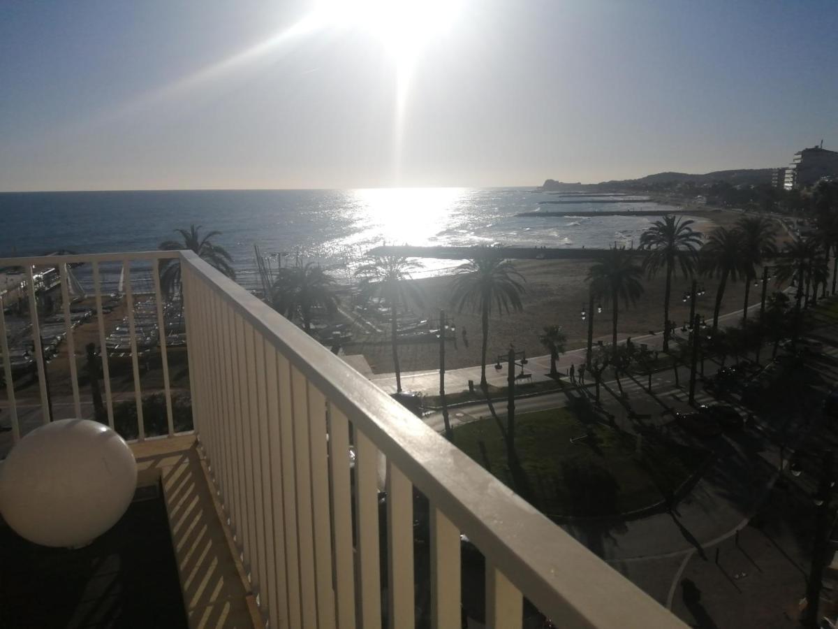 Atico Con Fantasticas Vistas Al Mar Y La Iglesia Apartment Sitges Exterior photo