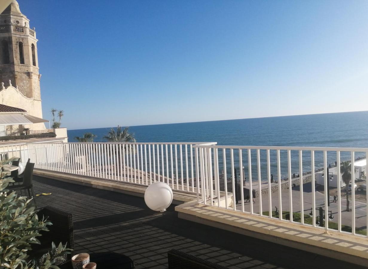 Atico Con Fantasticas Vistas Al Mar Y La Iglesia Apartment Sitges Exterior photo