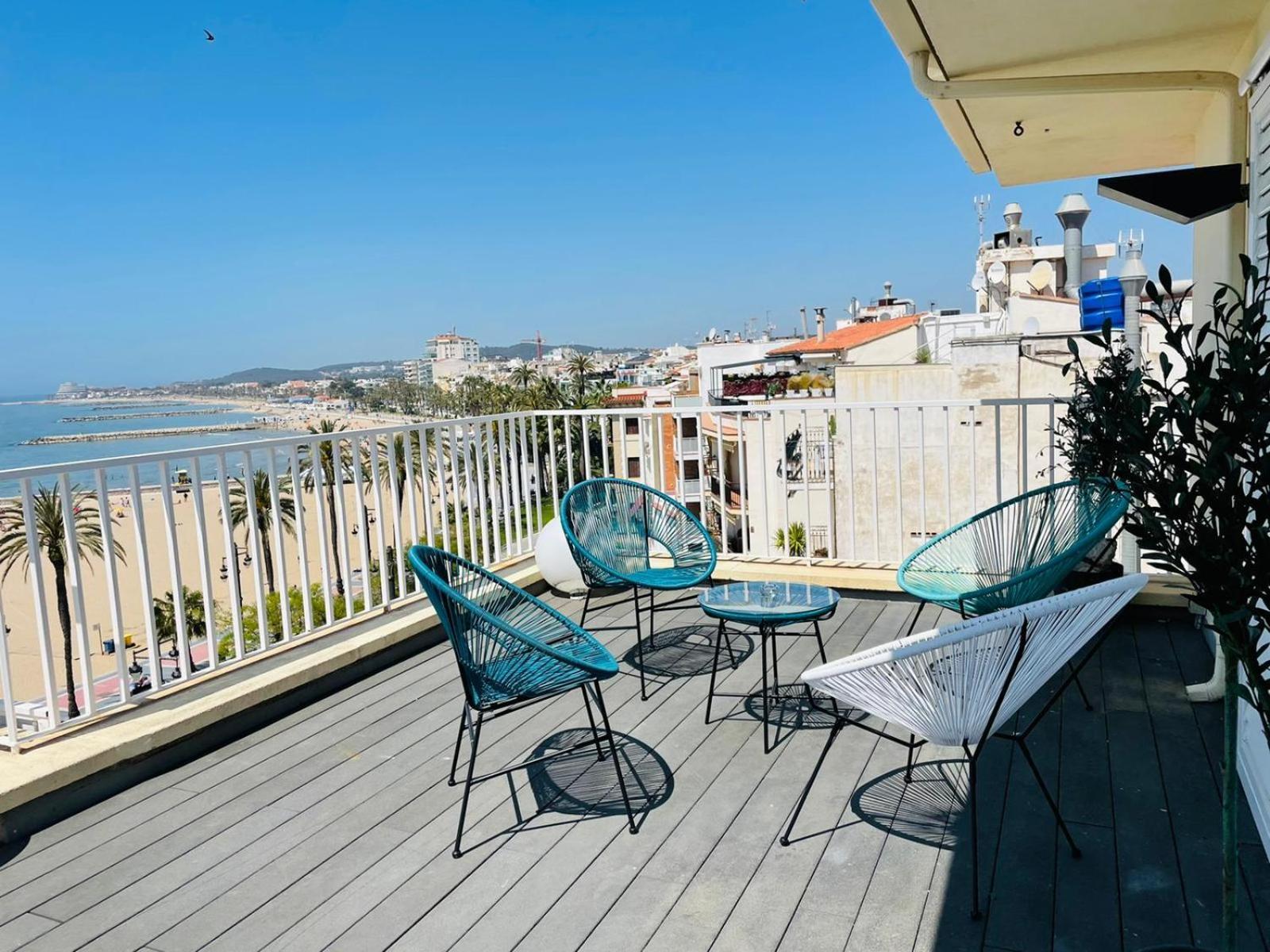 Atico Con Fantasticas Vistas Al Mar Y La Iglesia Apartment Sitges Room photo